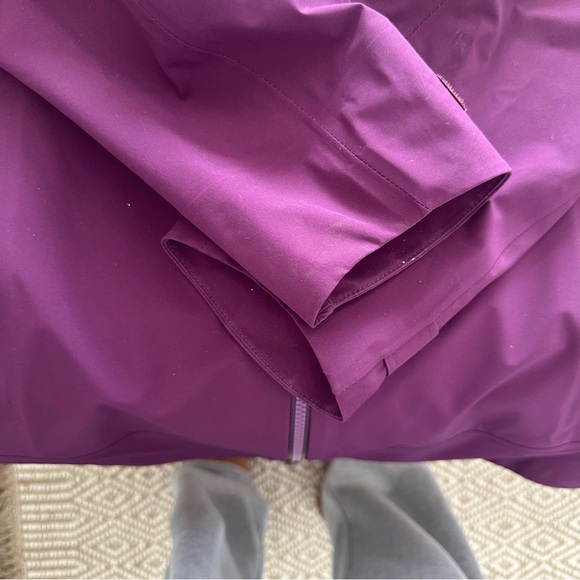 NWT Duluth Trading Co Women’s Hooded Dryfecta Rain Coat, Aubergine, size L - Picture 8 of 15